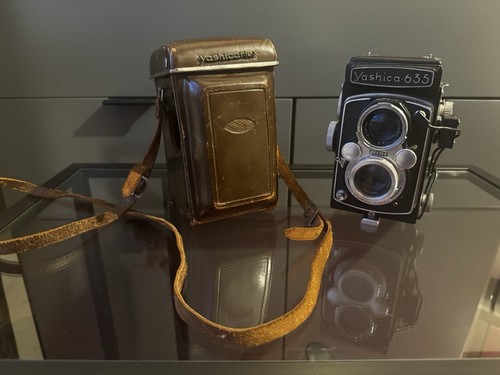Yashica 635 black tlr - black,