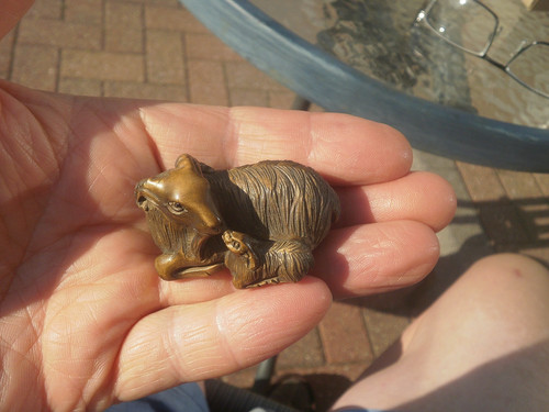 Hand carved wood netsuke - ,