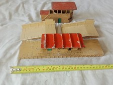 OO  GAUGE HORNBY DUBLO STATION