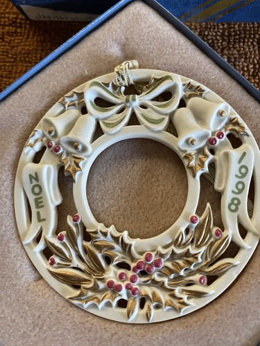Wedgwood 1998 wreath - wedgwood,