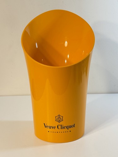 Veuve clicquot champagne - veuve, ice