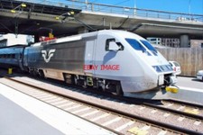 PHOTO  SWEDISH RAILWAY -  SJ ADTRANZ  BO-BO POWER CAR NO 2002 OF TILTING  X2000K