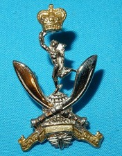 THE QUEENS GURKHA SIGNALS REGIMENT BRITISH MILITARY CAP BADGE - GENUINE LUGS F&S