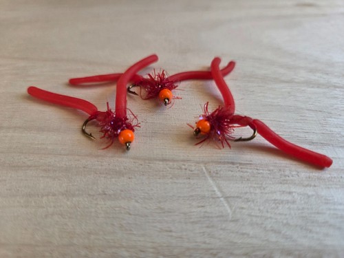 Red squirmy worms fly - 3,