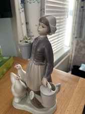 lladro Dutch Girl With hens