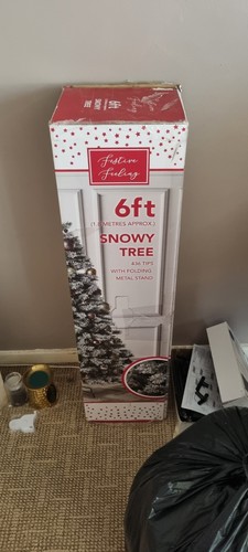 Snowy christmas tree with - ft,