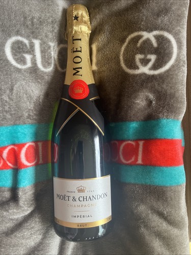 Moet chandon champagne - &,