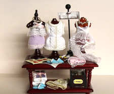 DOLLS HOUSE MINIATURE   (