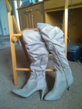 Ladies Size 6 Grey Thigh