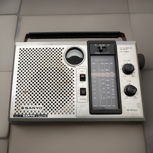 Sanyo 8260 portable radio - 8260,