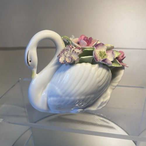 Vintage royal doulton swan - doulton,