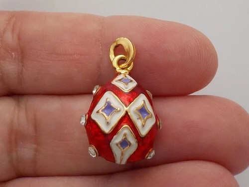 Pretty vintage red white - &,