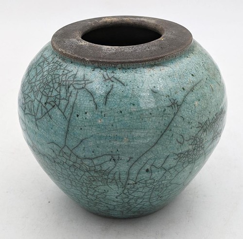 Signed green glaze - signed, 'w'