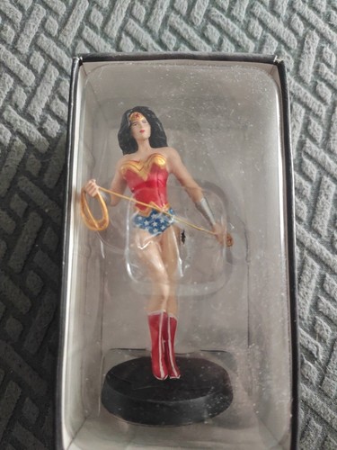 Wonder woman figurine - dc,