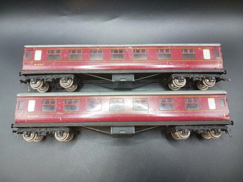 Pair hornby dublo tinplate - pair,