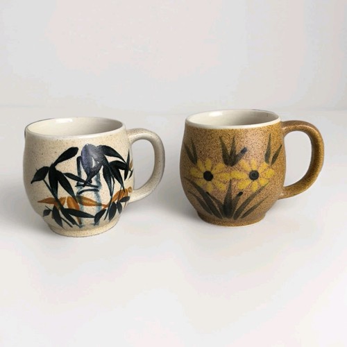Two vintage stoneware mugs - vintage,