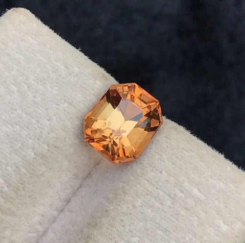 Lustrous imperial topaz 70 - lustrous,