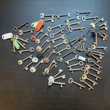 58 x Old Vintage Keys Box