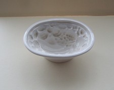 VINTAGE WHITE CERAMIC TAUNTON COUNTRY CRAFTS JELLY MOULD