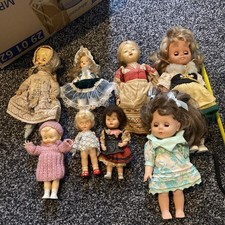 8 Vintage Dolls (D1)