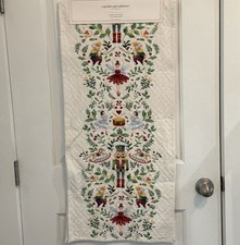 CUPCAKES & CASHMERE CHRISTMAS