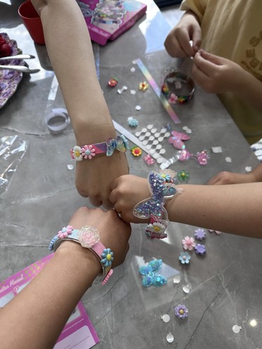 Engaging bracelet craft kit - craft,