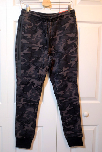 Bnwt nike tech - bnwt, fleece