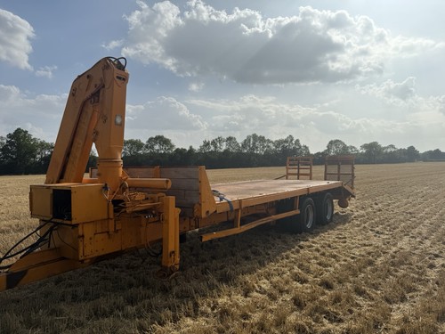 Low loader trailer with hiab - low,