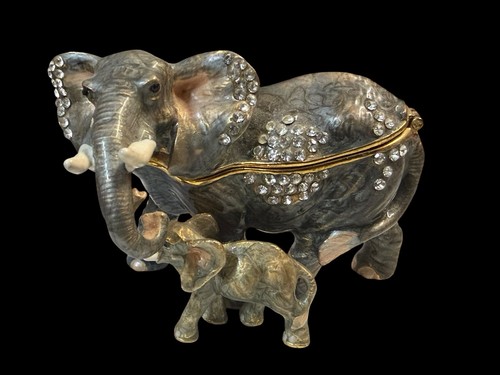 Elephant and baby - and, crystals