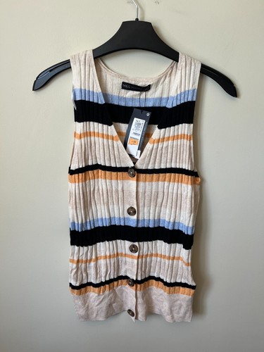 Knitted sleeveless button - sleeveless,