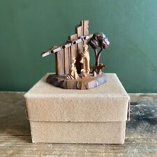 Vintage Small Hand Carved Wooden Nativity/Manger Scene - 8.5 x 5 x 8cm