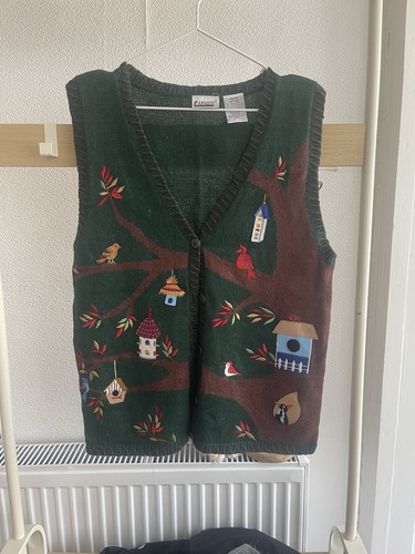 Vintage capacity embroidered - capacity,
