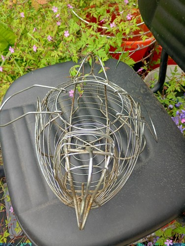 Metal chicken egg - metal, stand