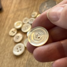 20 x Mother Of Pearl Buttons Vintage Mixed Size Diameter 2 Holes Antique #3