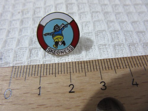 Butlins skegness vintage pin - butlins,