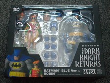 Medicom Mafex No.139 The Dark Knight Returns Batman & Robin action figures