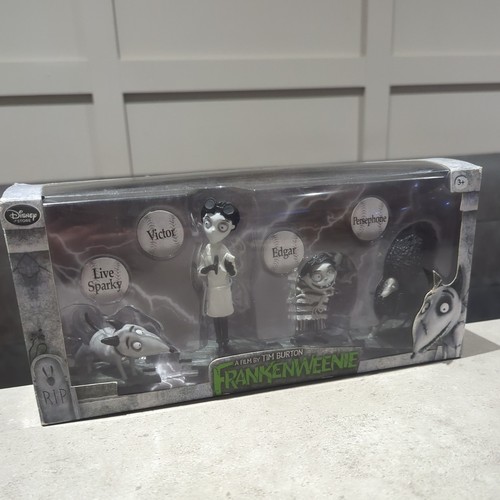 Bnib 2012 disney store - bnib,