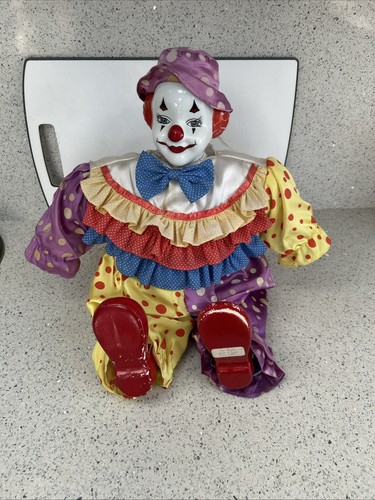 Sitting creepy clown - sitting,