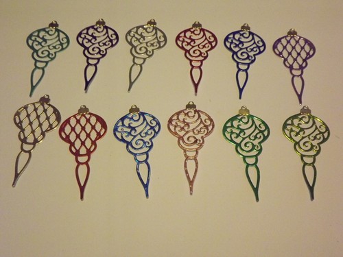 Die cuts christmas baubles - 12,