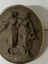 VICTORIAN CARVED LAVA CAMEO IN 9CT GOLD FRAMED BROOCH