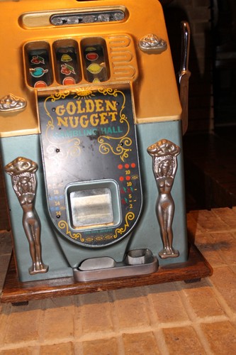Golden nugget 25cent slot - golden,