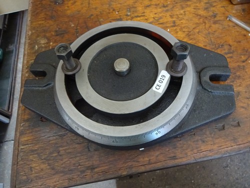 Milling machine vice swivel