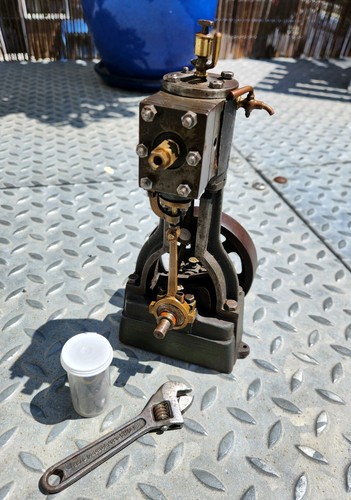 Live steam model vertical - model,