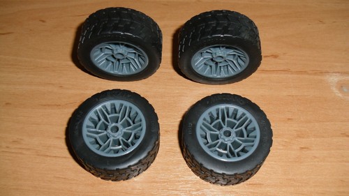 Meccano plastic grey wheels - meccano,