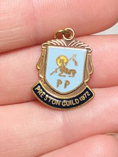 9ct gold preston guild charm pendant 375 9 carat gift 