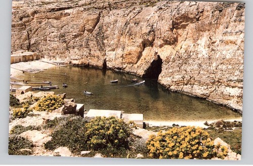Dwejra inland sea - inland, boats