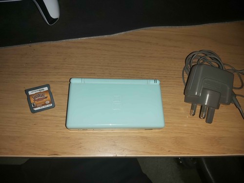 Nintendo lite handheld - ds,