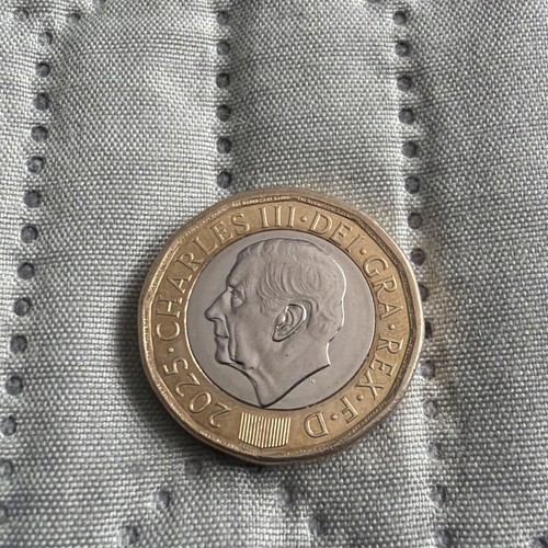 Rare error 2025 one pound - rare, uk