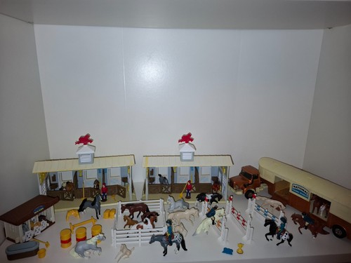 Vintage mini stables playset - stables,