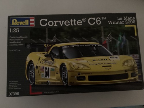 Revell chevrolet corvette - 1:25,